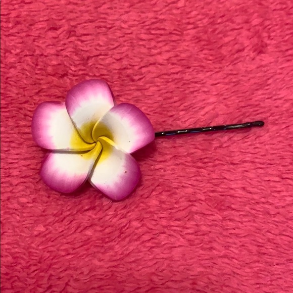 Modcloth Accessories - Vintage Hawaiian Flower Hair Pin 🌺